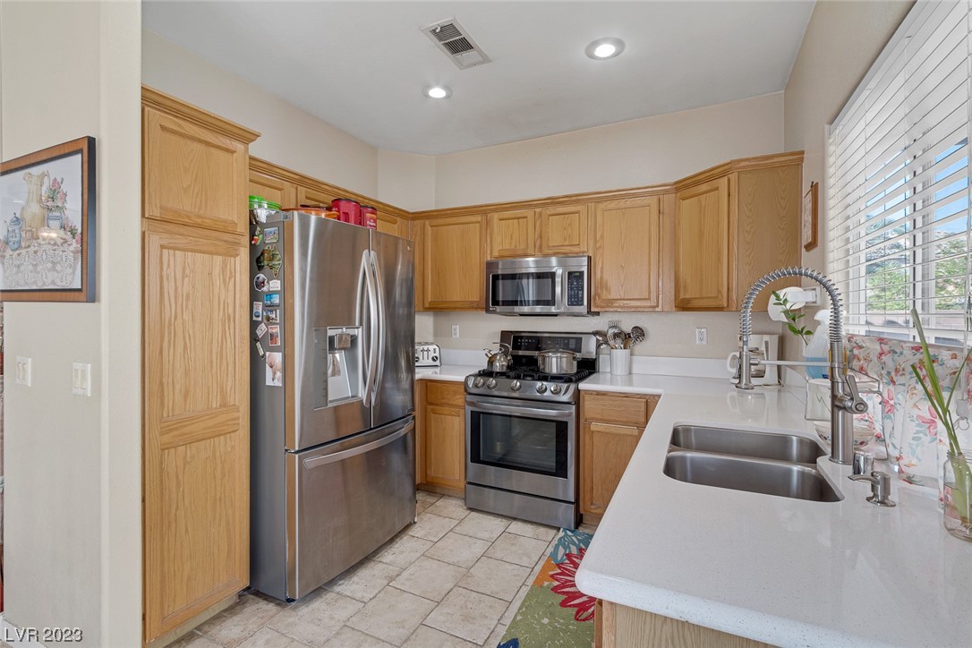 8556 Ebony Hills Way