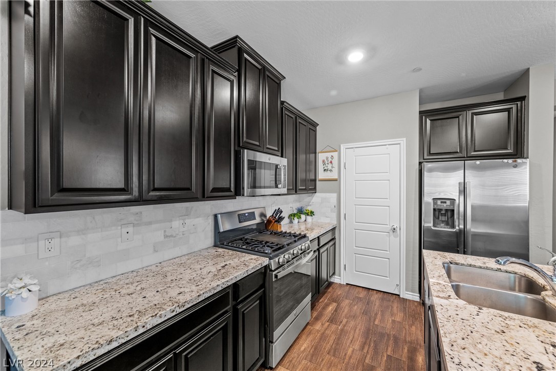 772 Grand Country Avenue