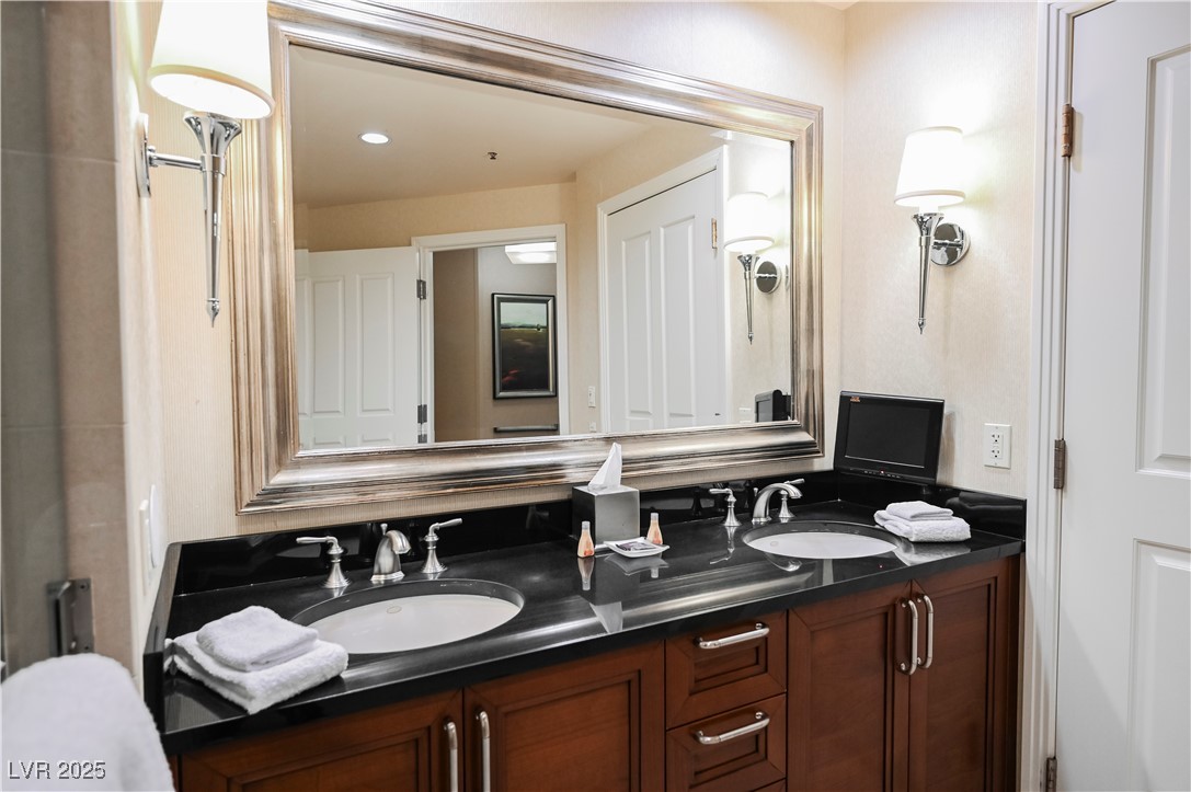 135 East Harmon Avenue 407