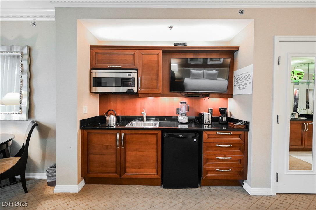 135 East Harmon Avenue 407