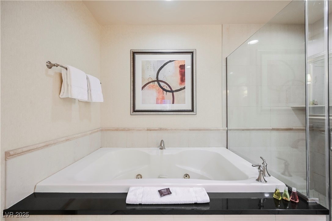 135 East Harmon Avenue 407