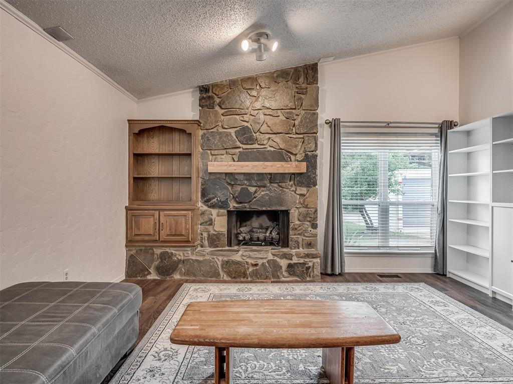 606 N Pine Branch Way