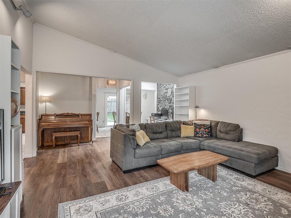 606 N Pine Branch Way