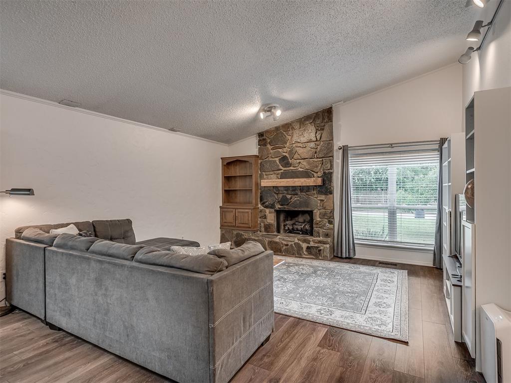 606 N Pine Branch Way