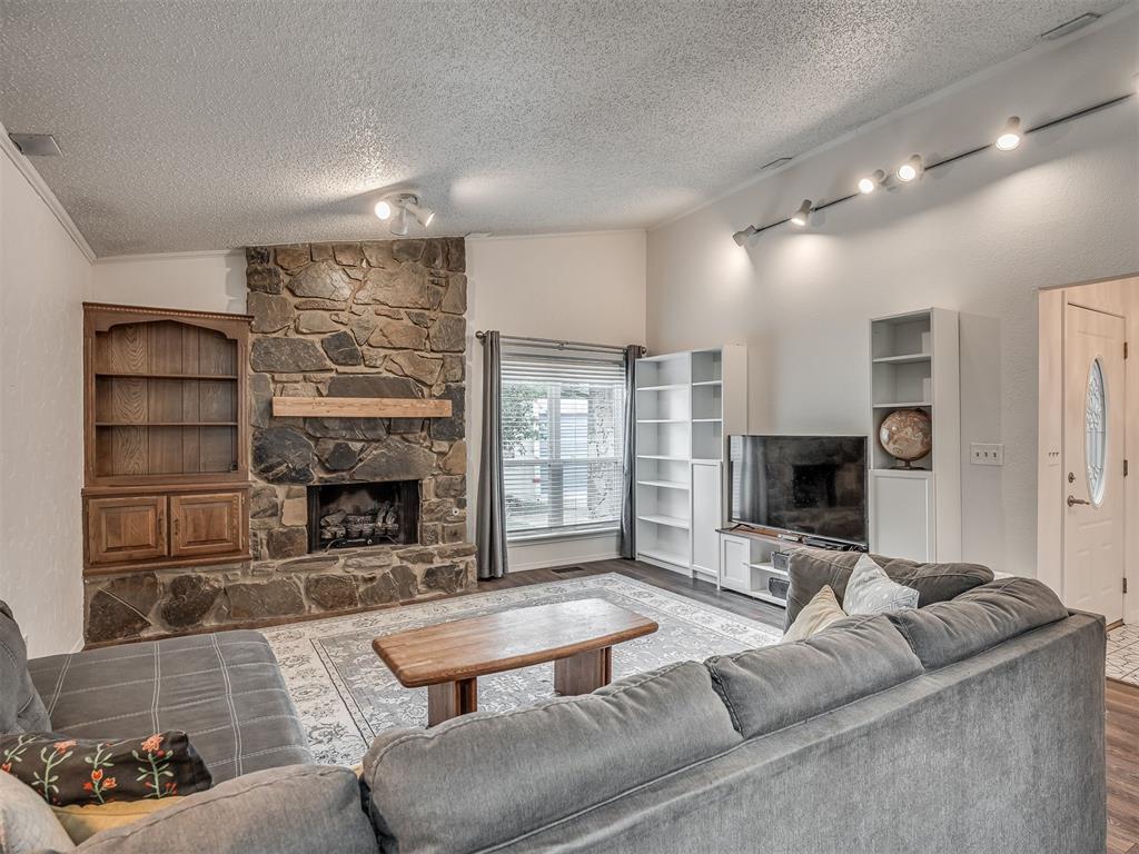 606 N Pine Branch Way