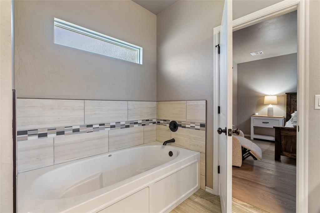 5865 Oak Tree Terrace