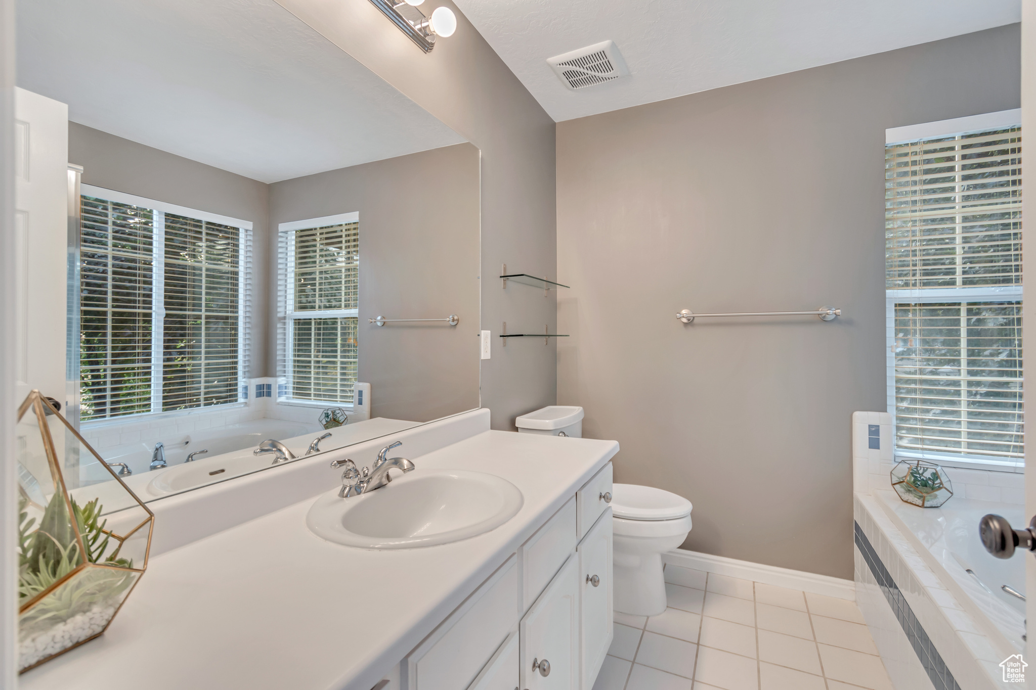 731 E SUNSET PONDS DR