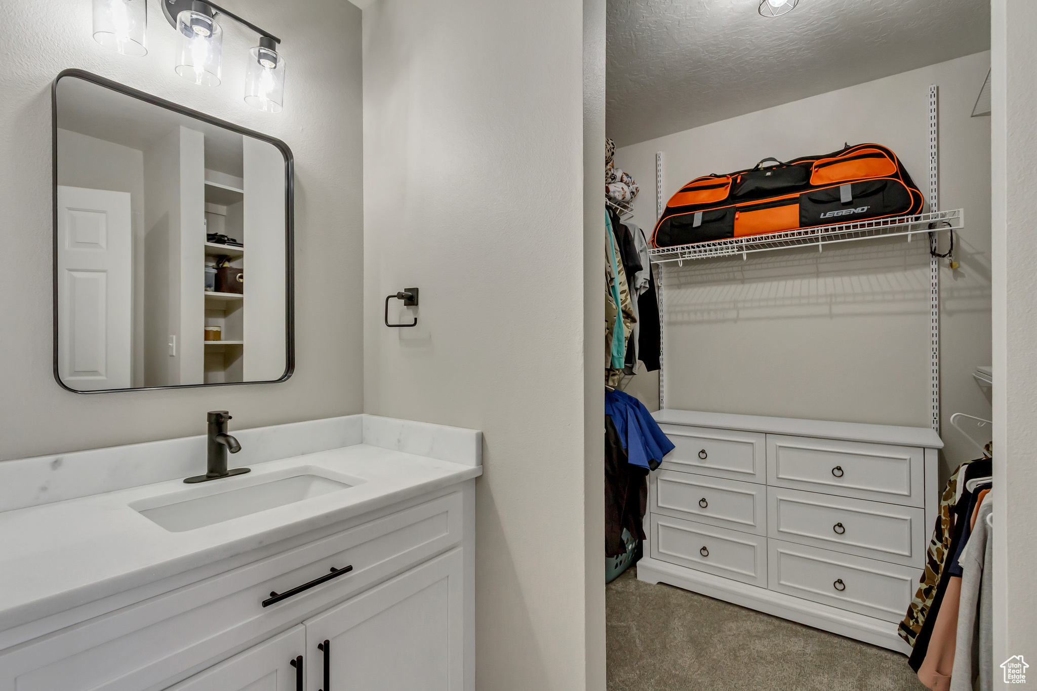 1445 E NAVAJO DR