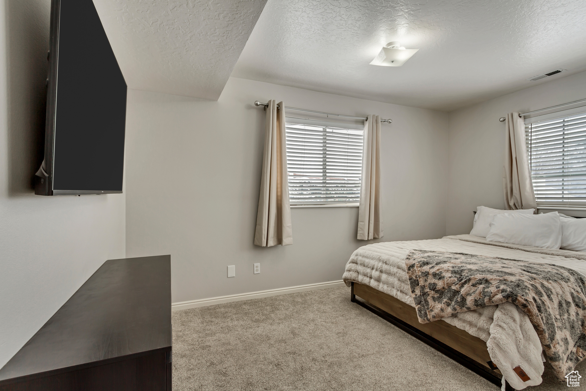 1445 E NAVAJO DR