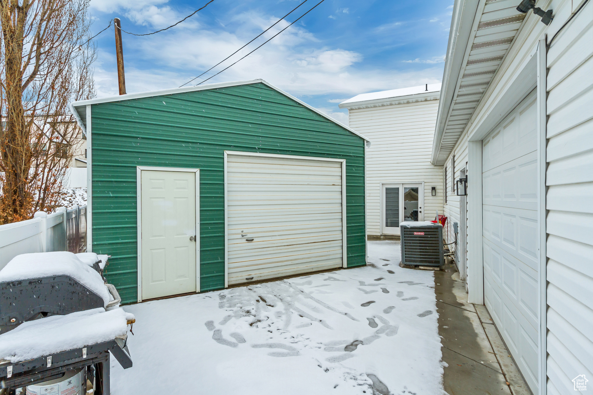 1445 E NAVAJO DR
