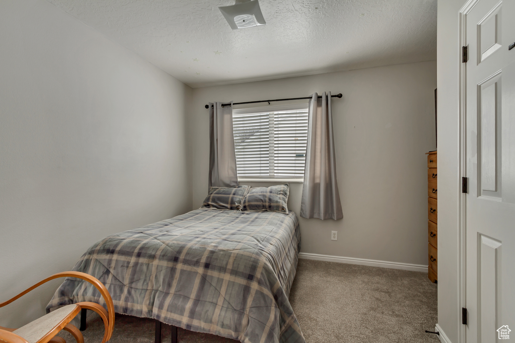 1445 E NAVAJO DR