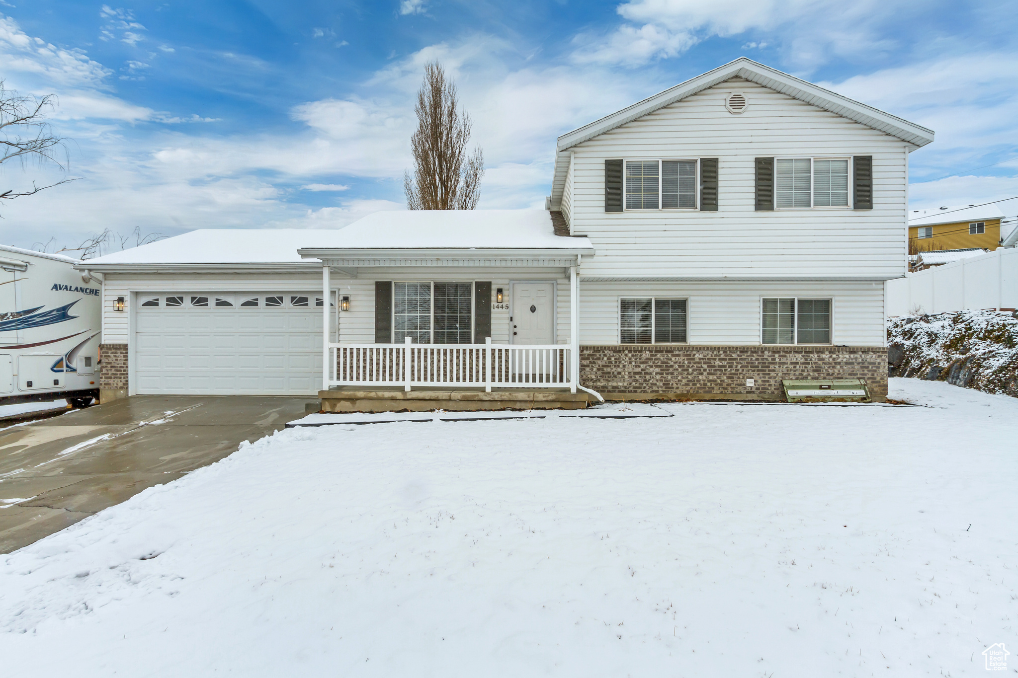 1445 E NAVAJO DR