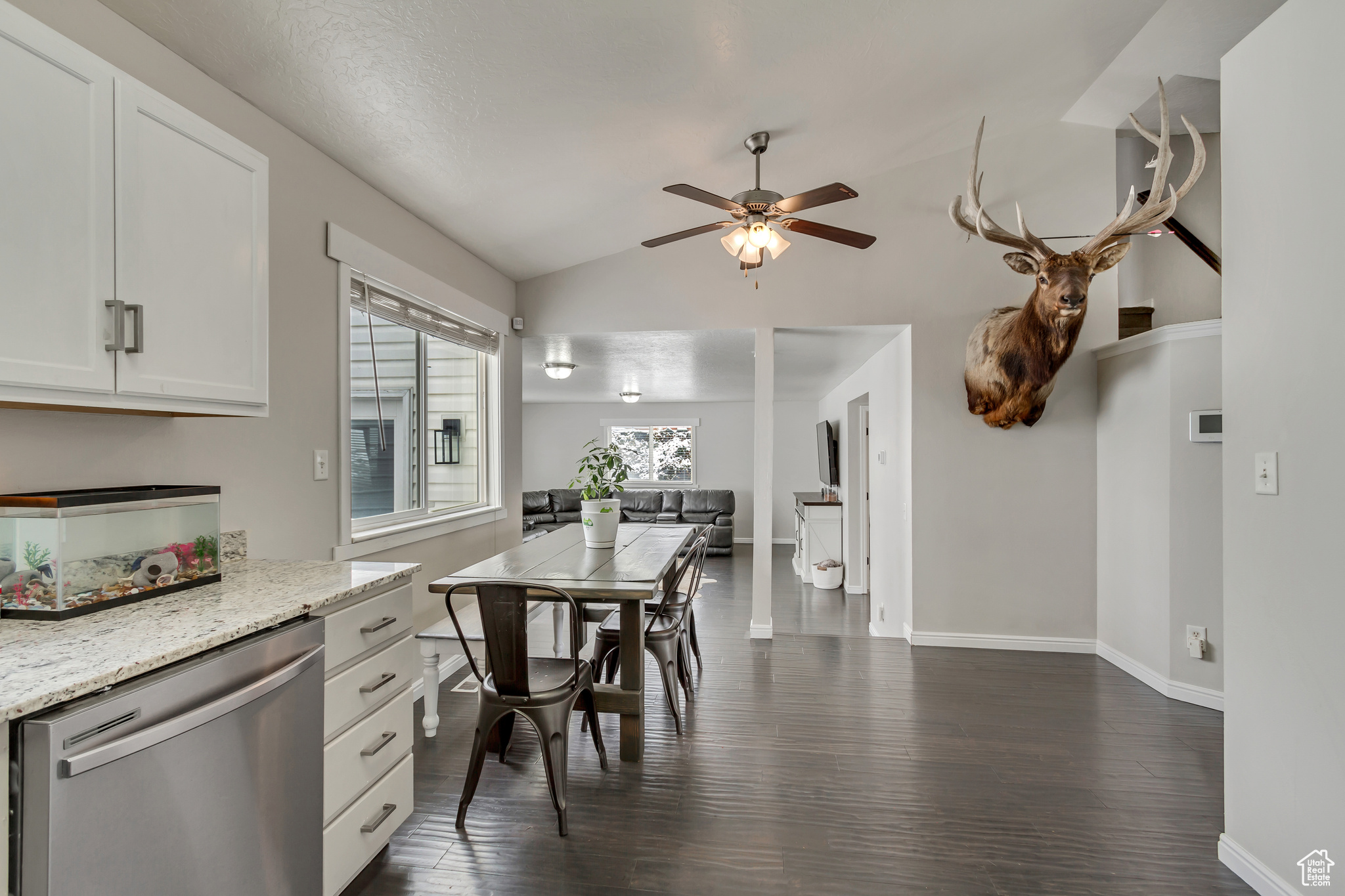 1445 E NAVAJO DR