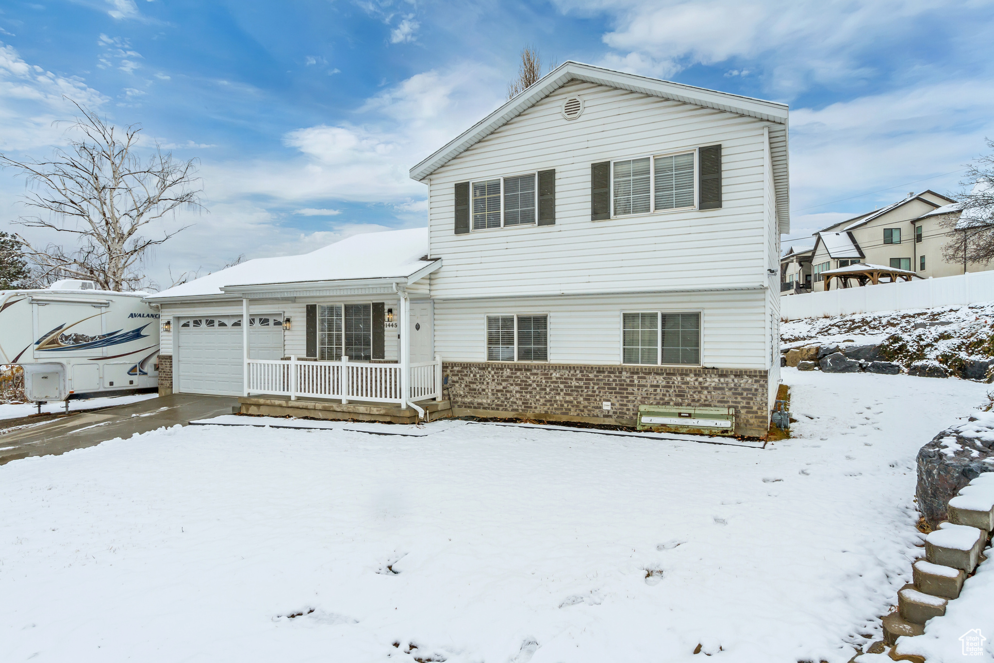 1445 E NAVAJO DR