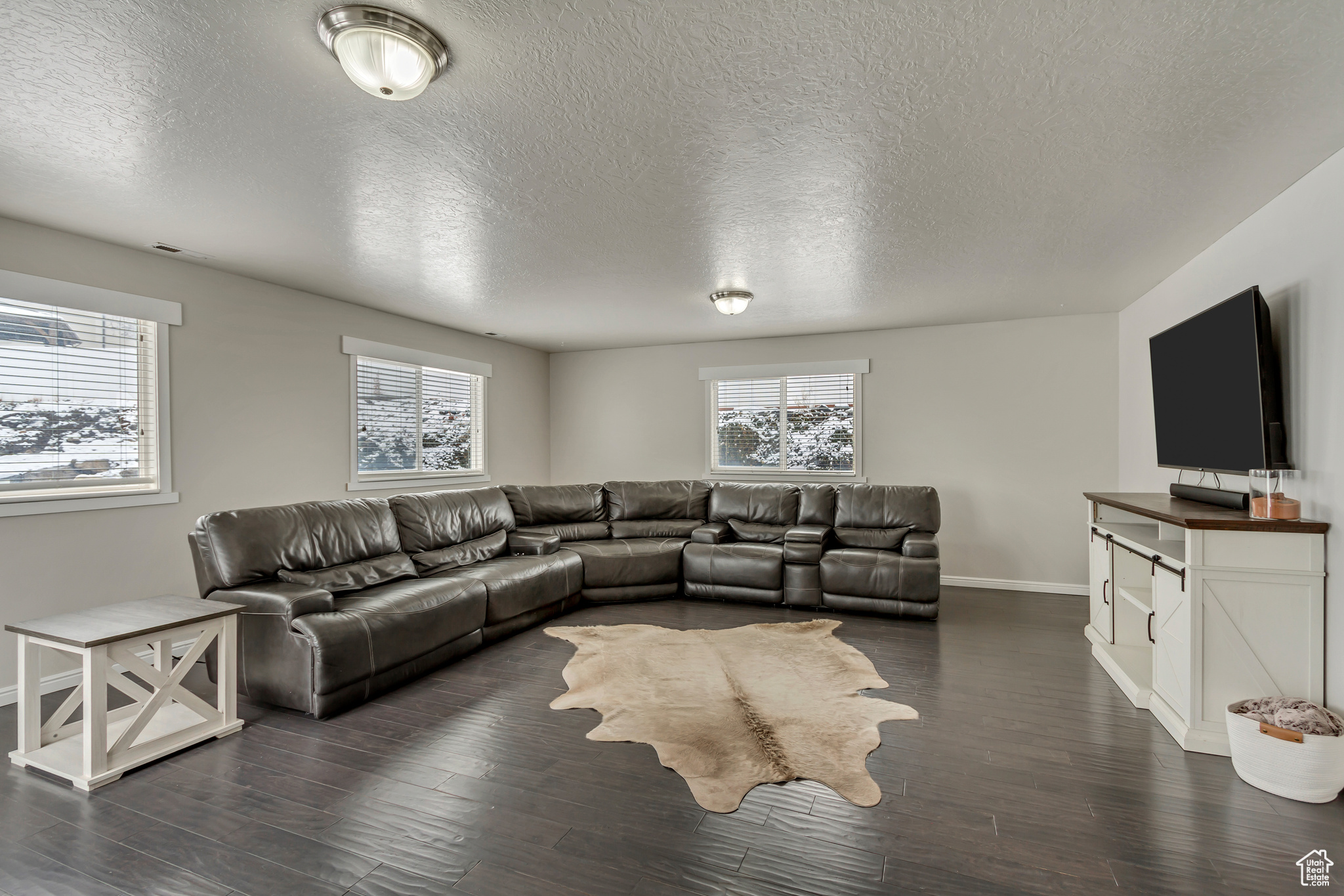 1445 E NAVAJO DR
