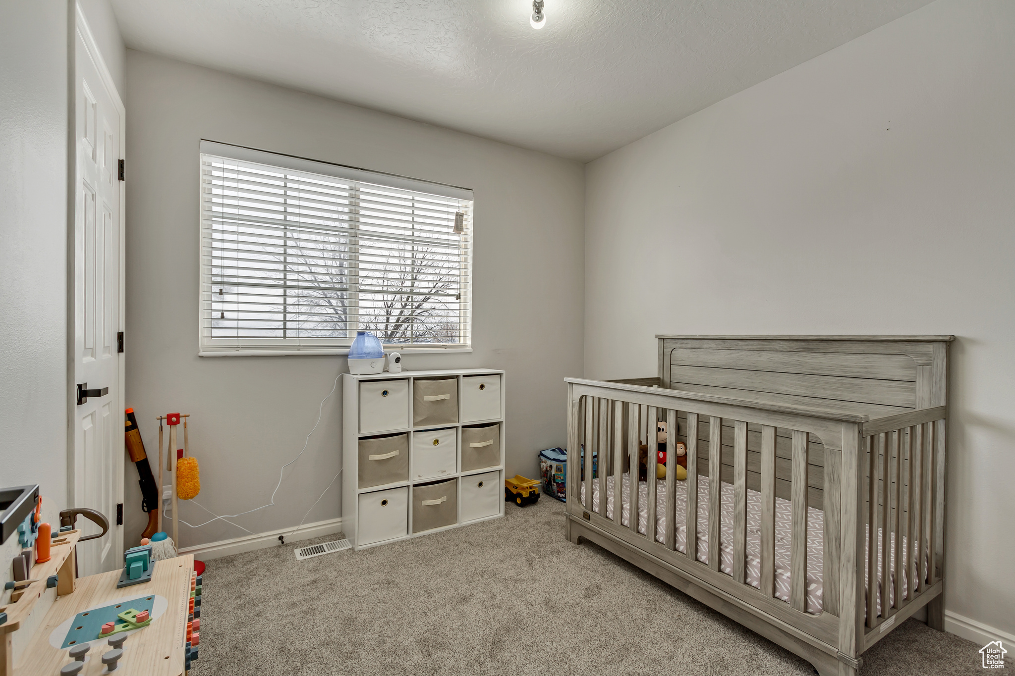 1445 E NAVAJO DR