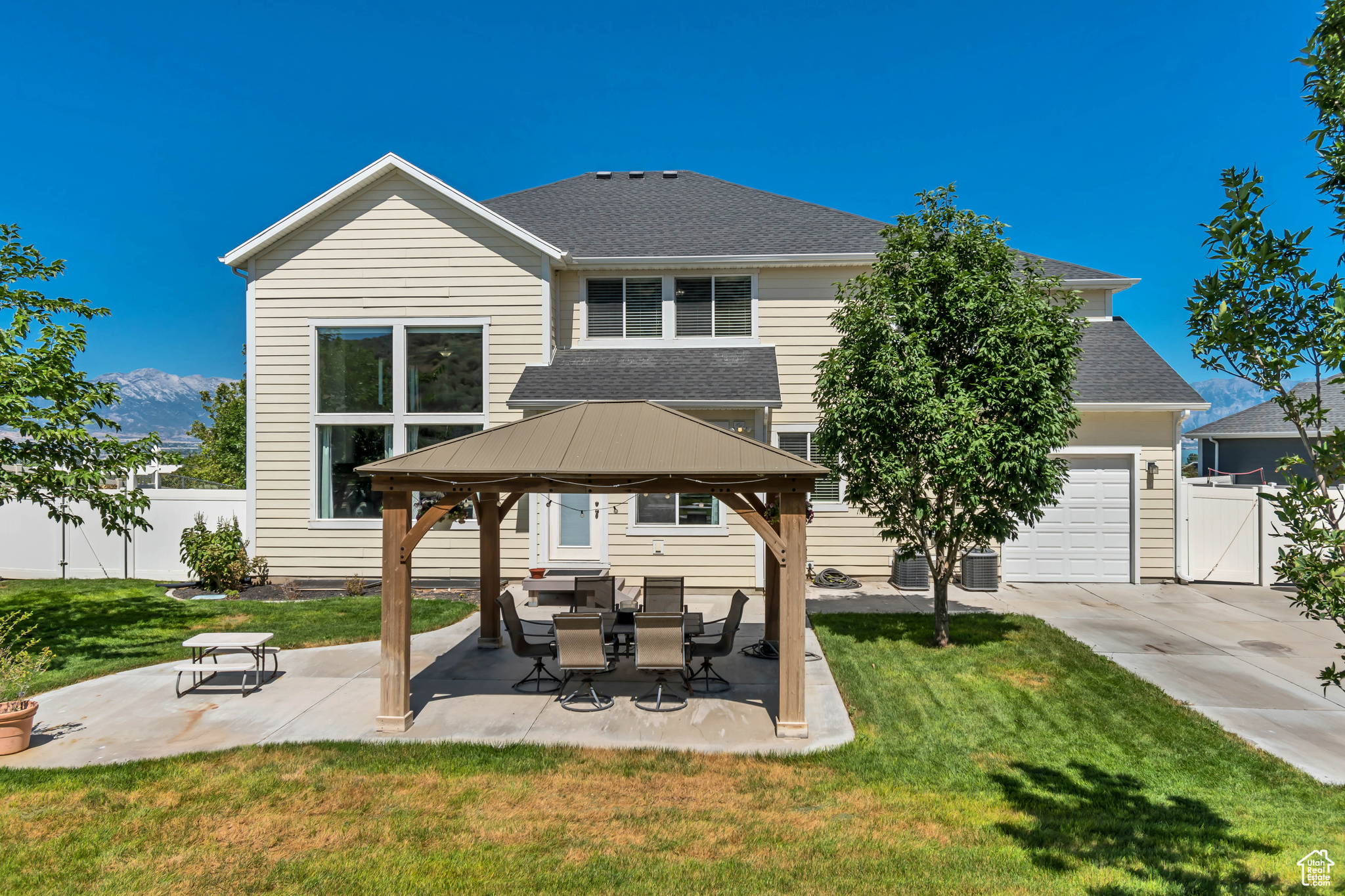 197 W PARKSIDE DR