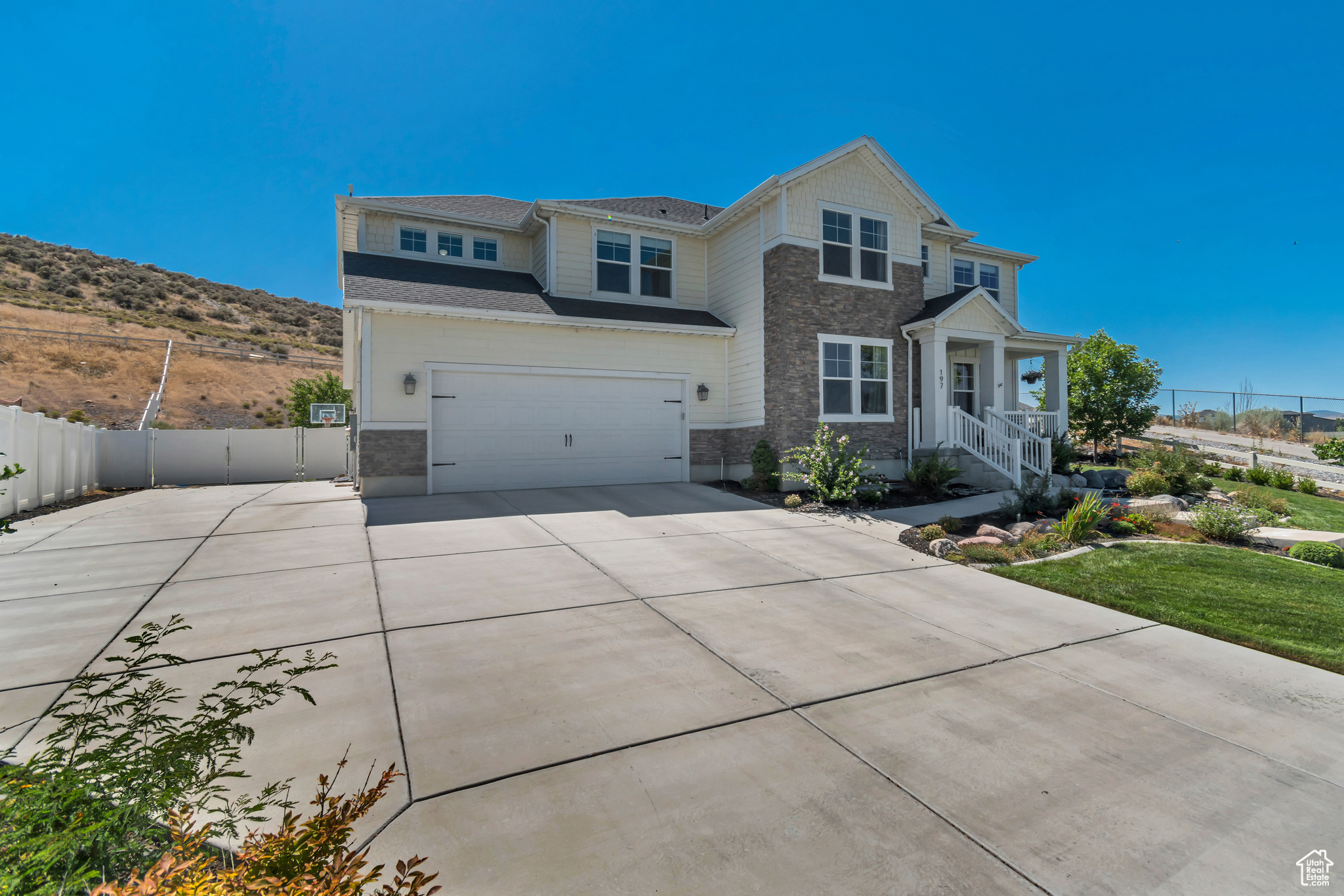 197 W PARKSIDE DR
