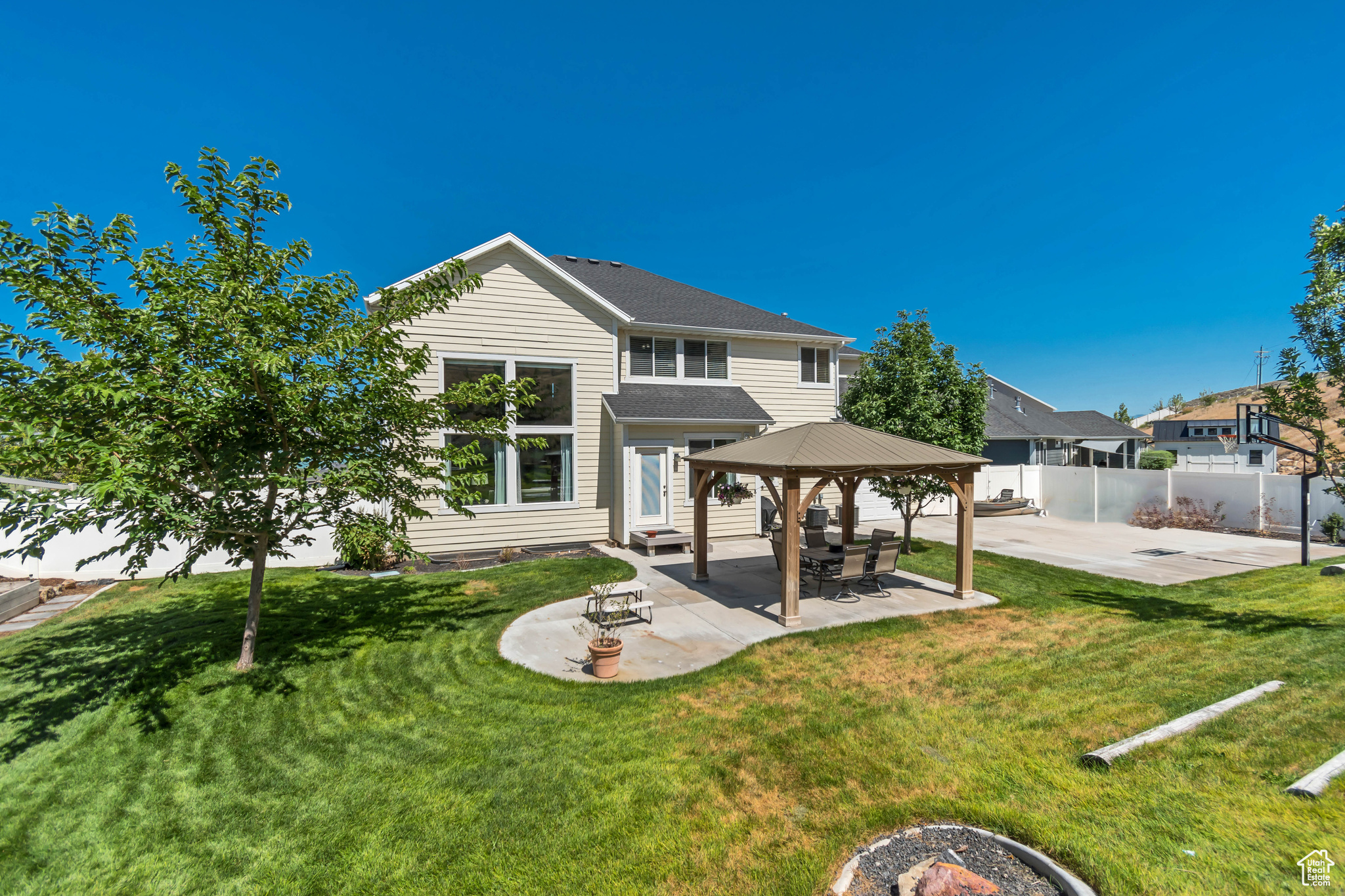 197 W PARKSIDE DR