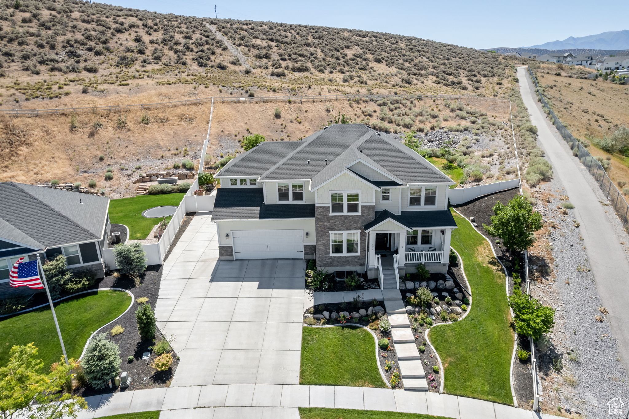197 W PARKSIDE DR