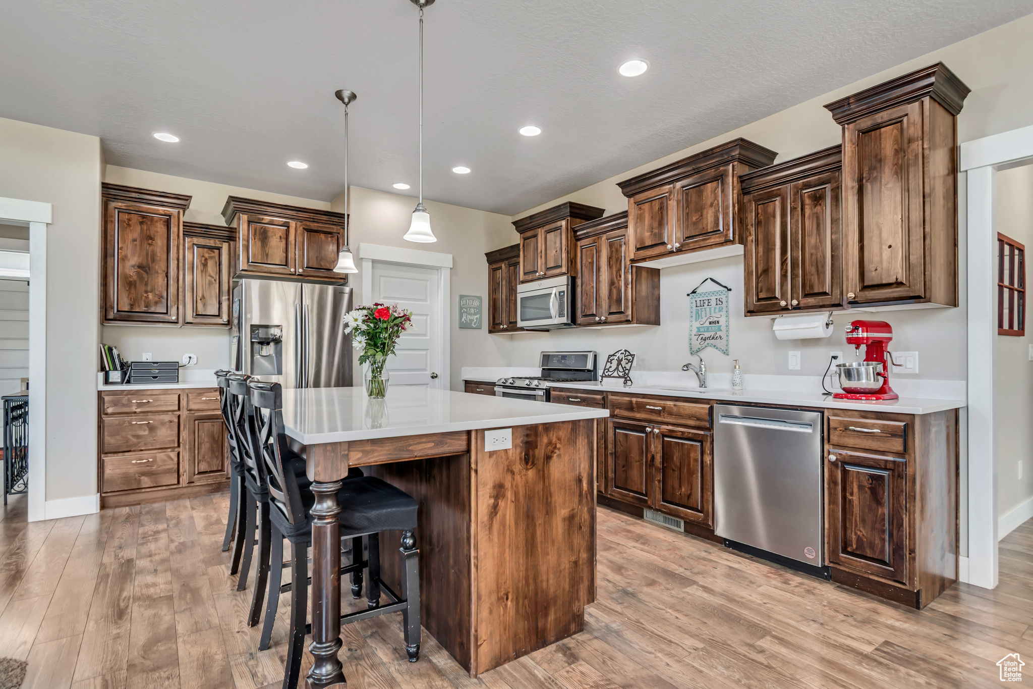 197 W PARKSIDE DR