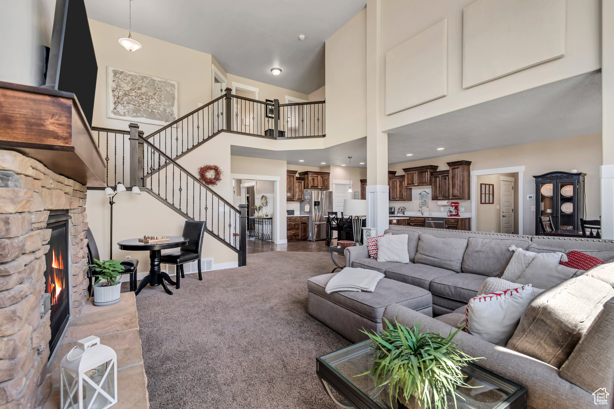197 W PARKSIDE DR