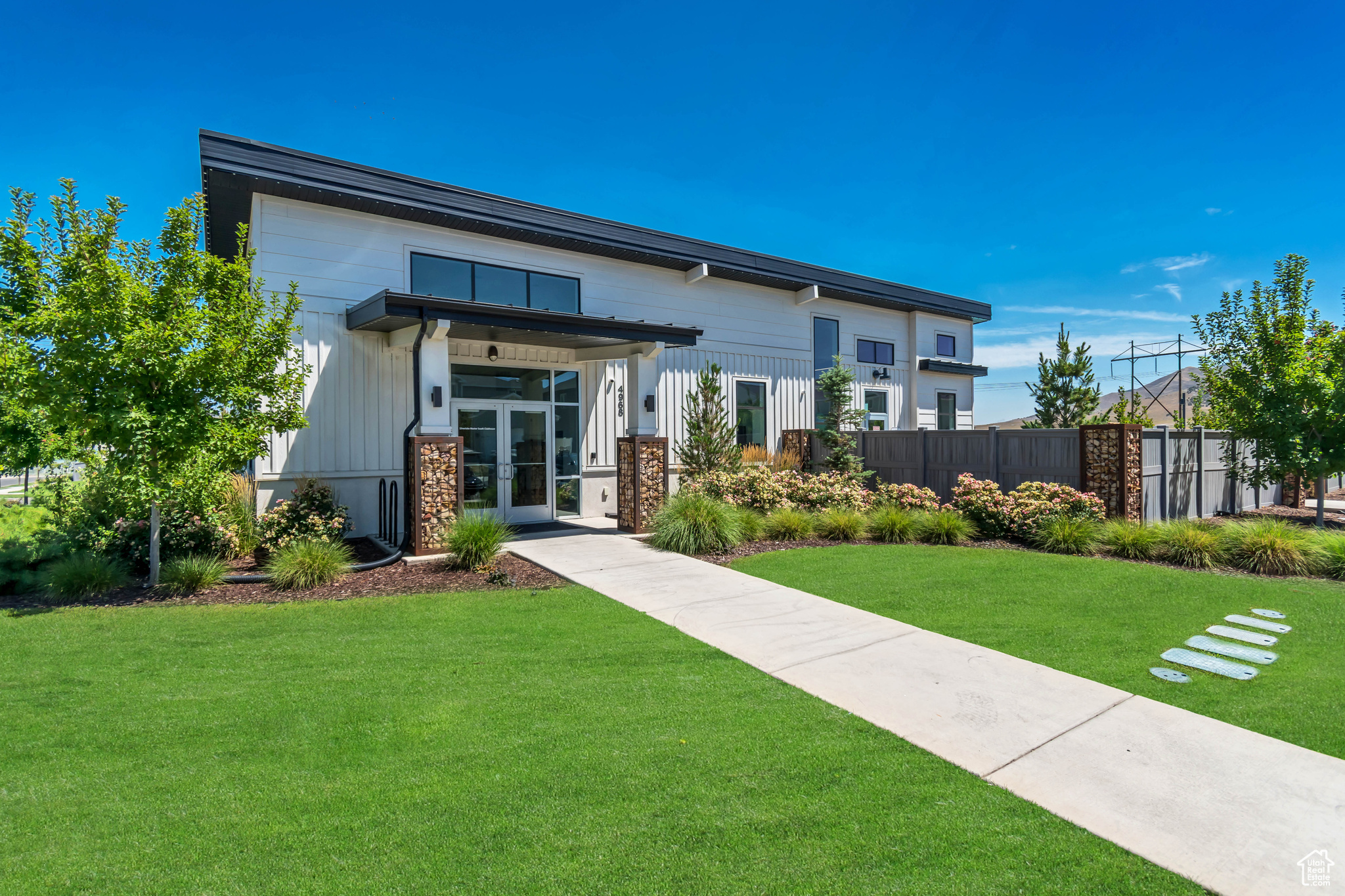 4755 E SILVER MOON DR