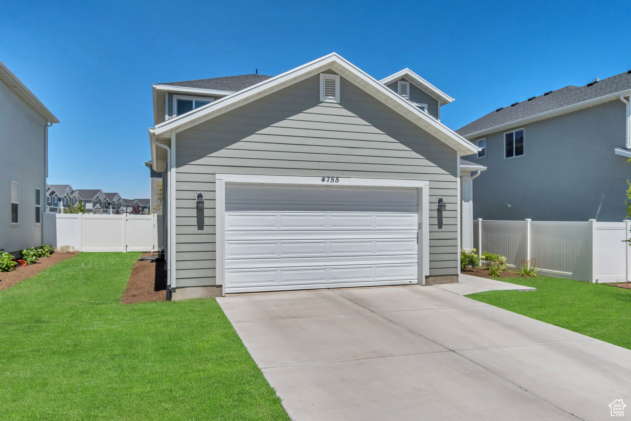 4755 E SILVER MOON DR