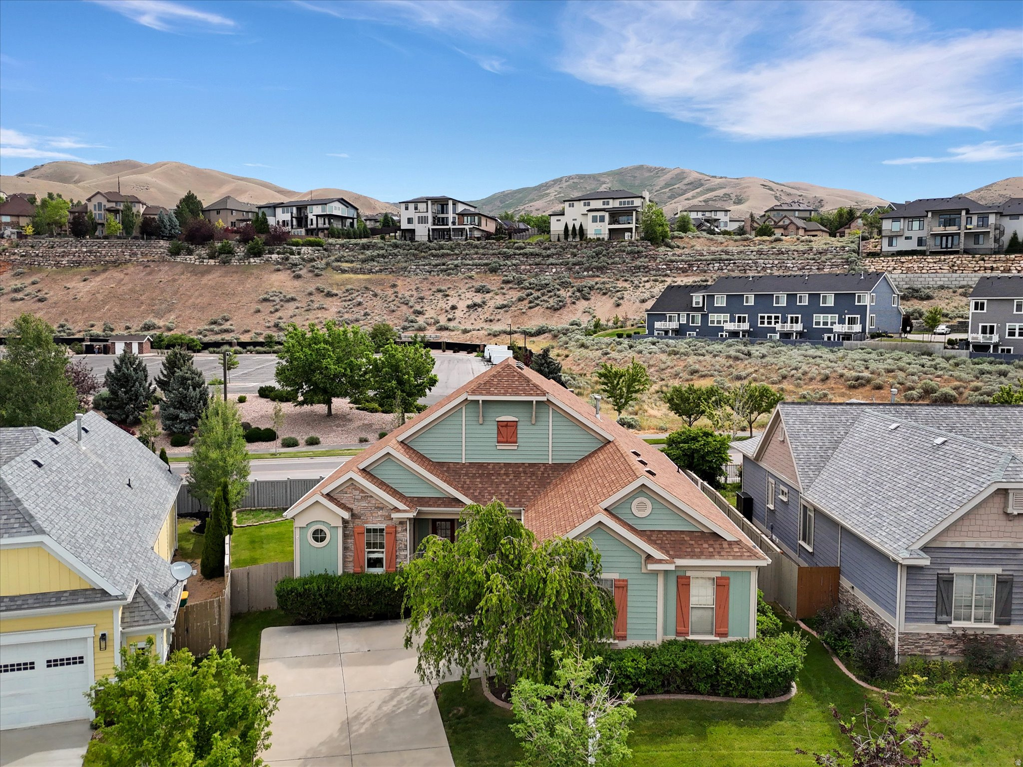 4916 N SHADY VIEW LN