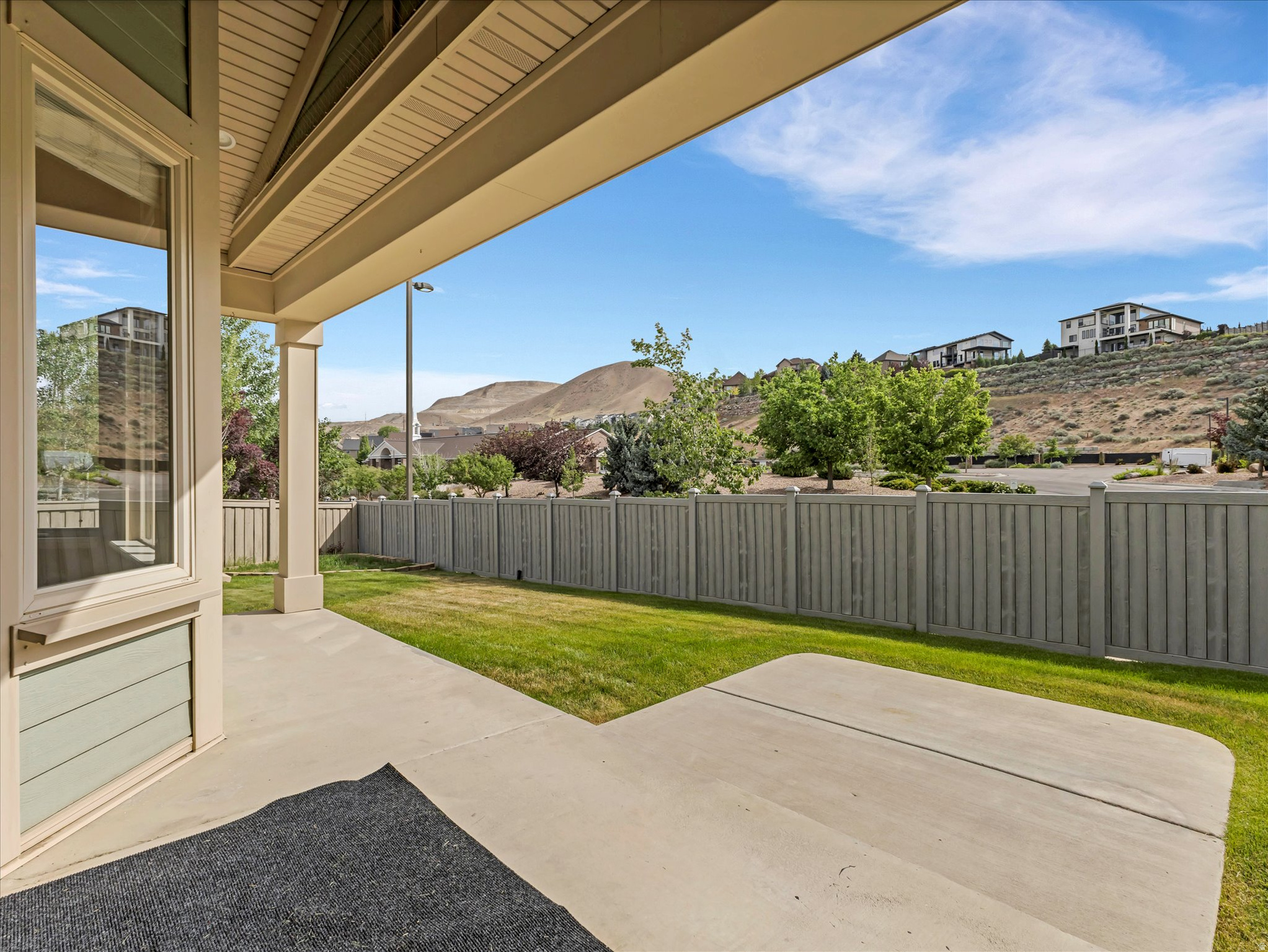 4916 N SHADY VIEW LN