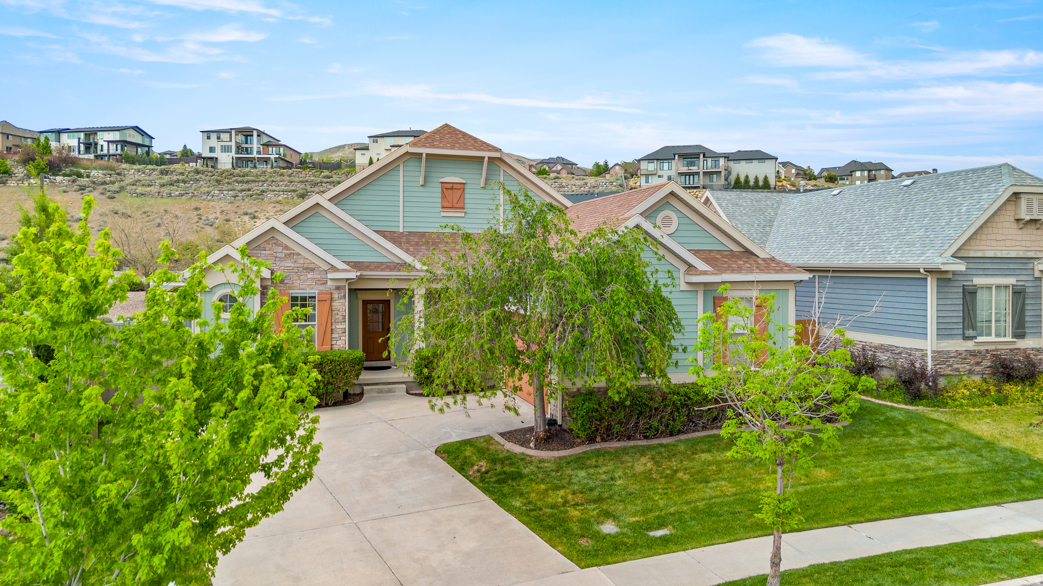 4916 N SHADY VIEW LN