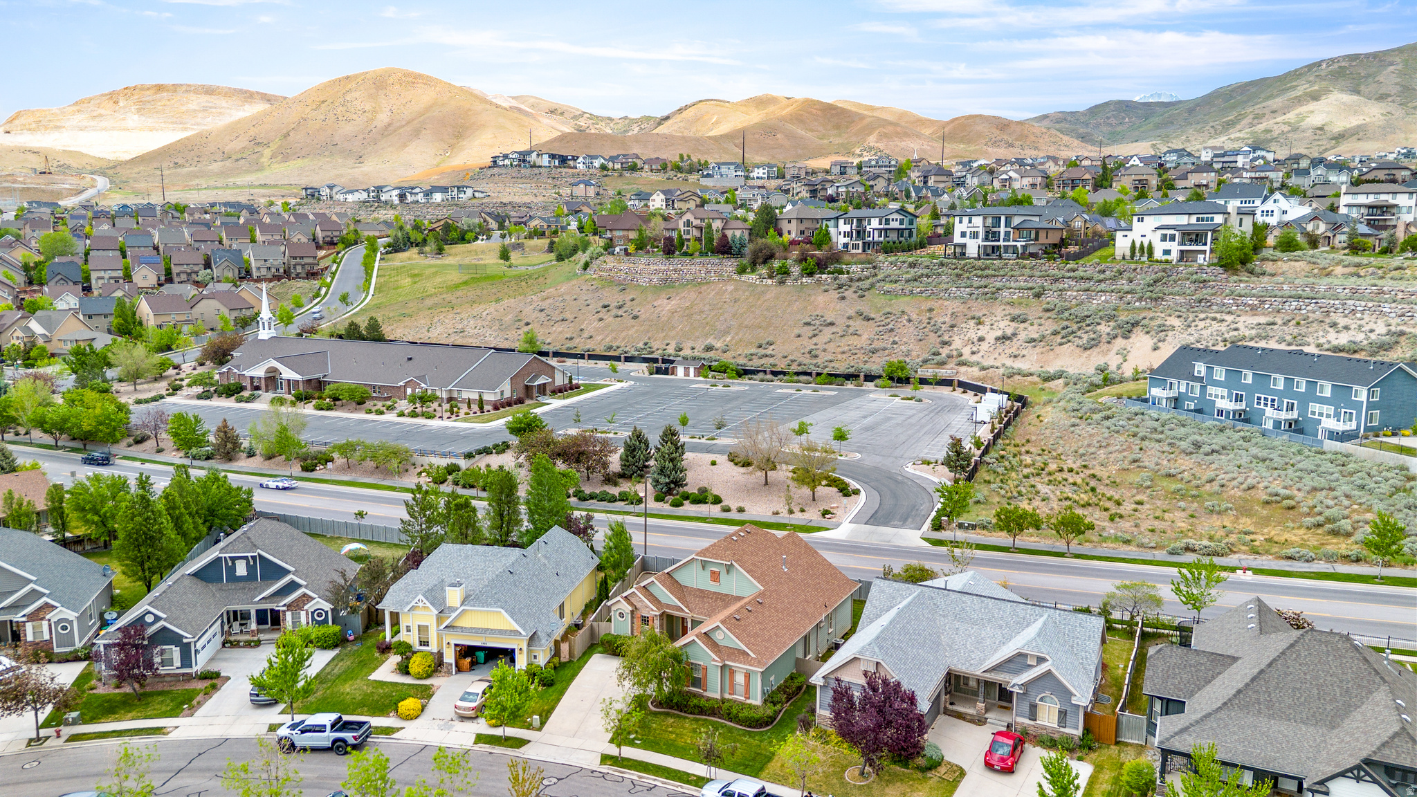 4916 N SHADY VIEW LN