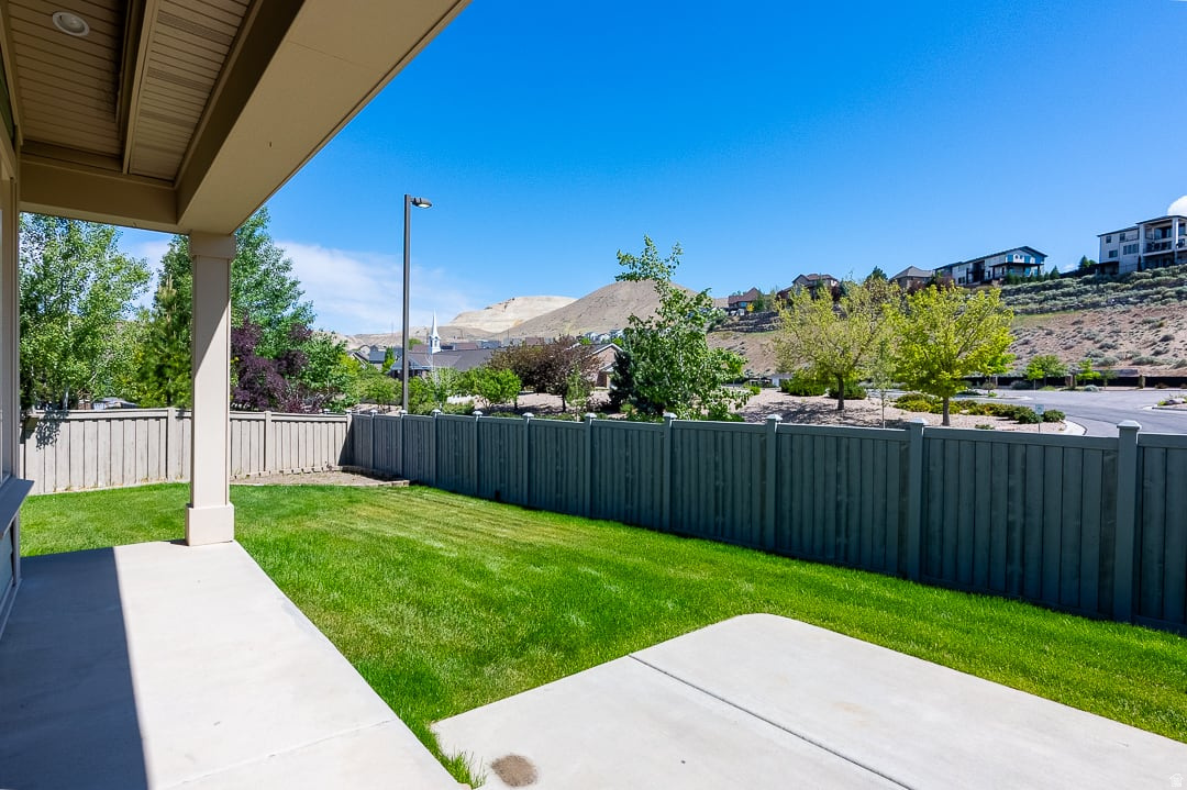 4916 N SHADY VIEW LN