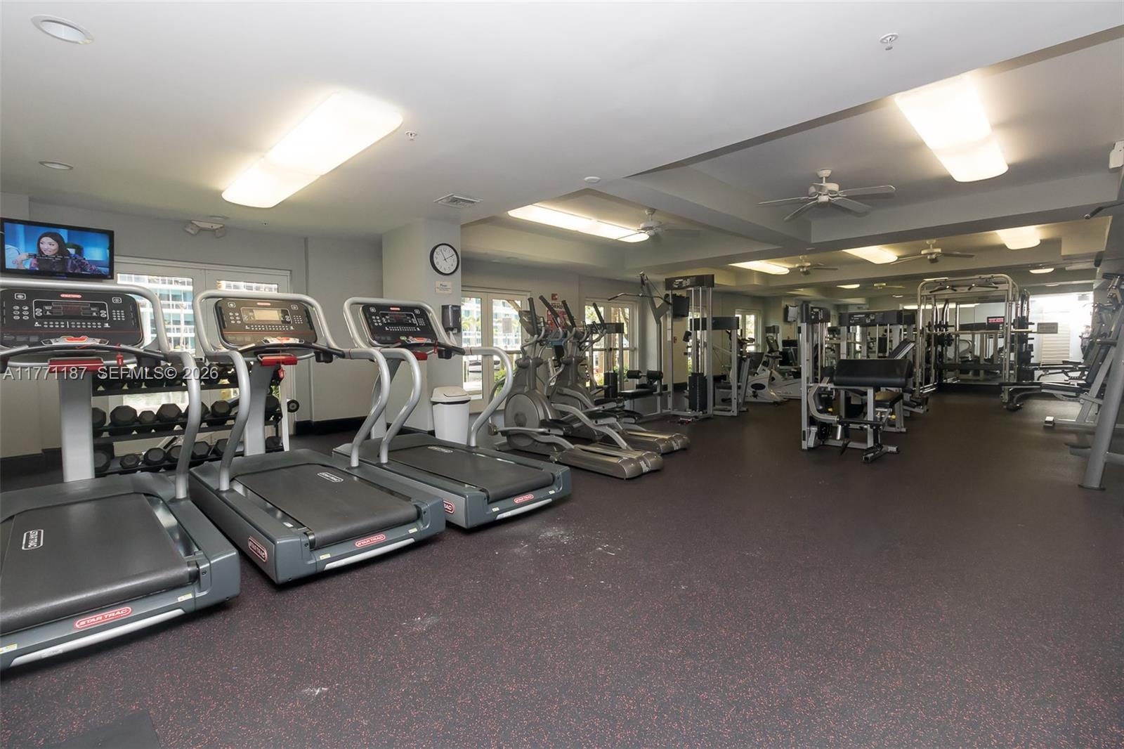 3001 NE 185th St # 113