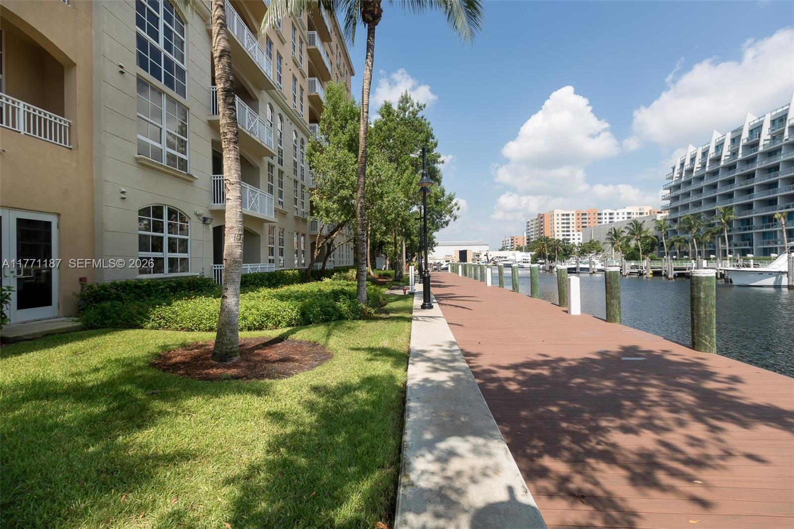 3001 NE 185th St # 113