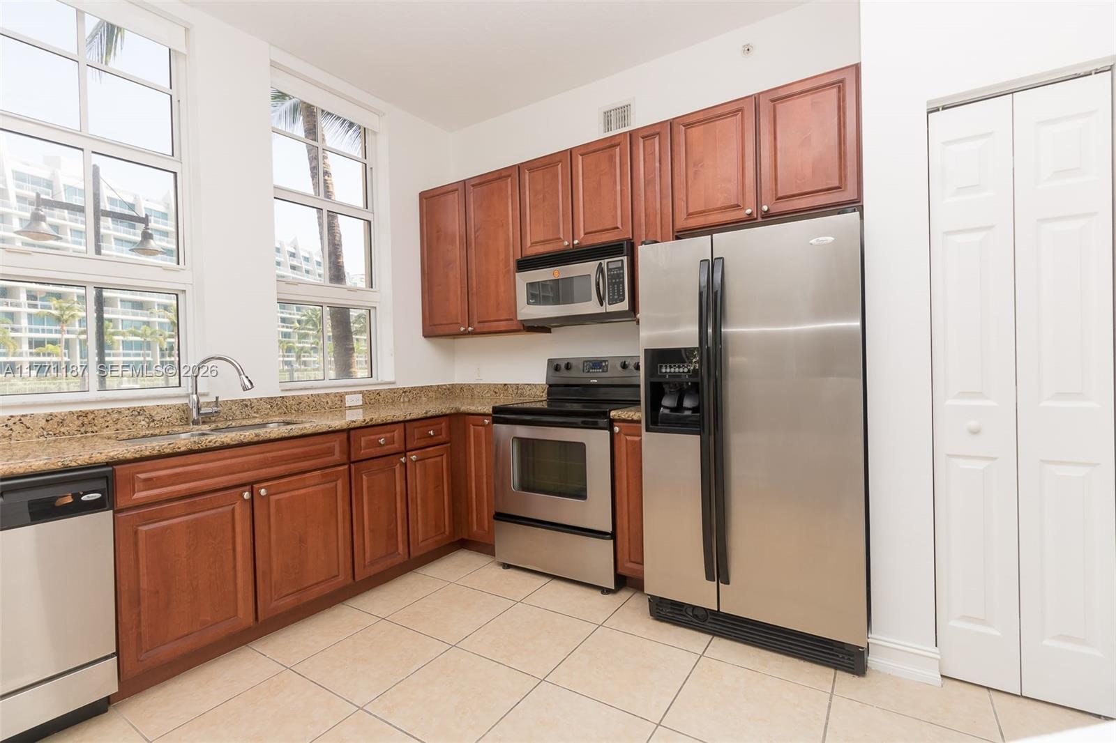 3001 NE 185th St # 113