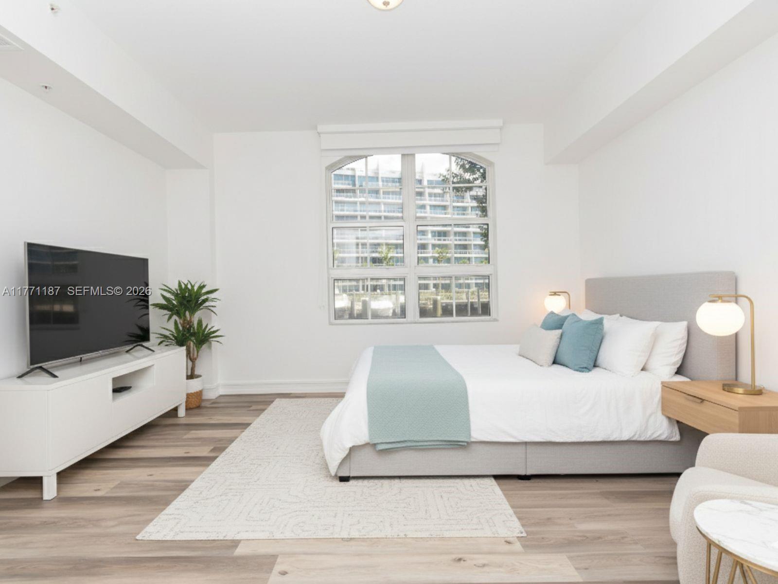 3001 NE 185th St # 113