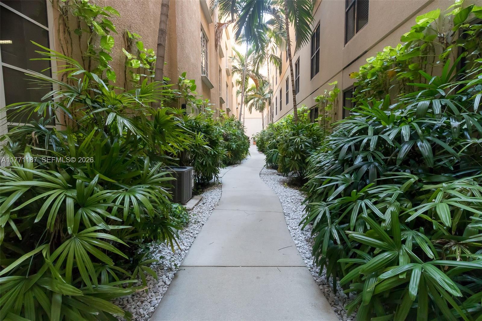 3001 NE 185th St # 113