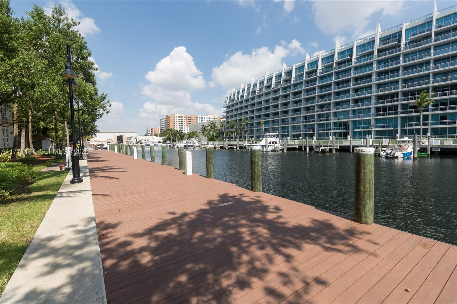 3001 NE 185th St # 113