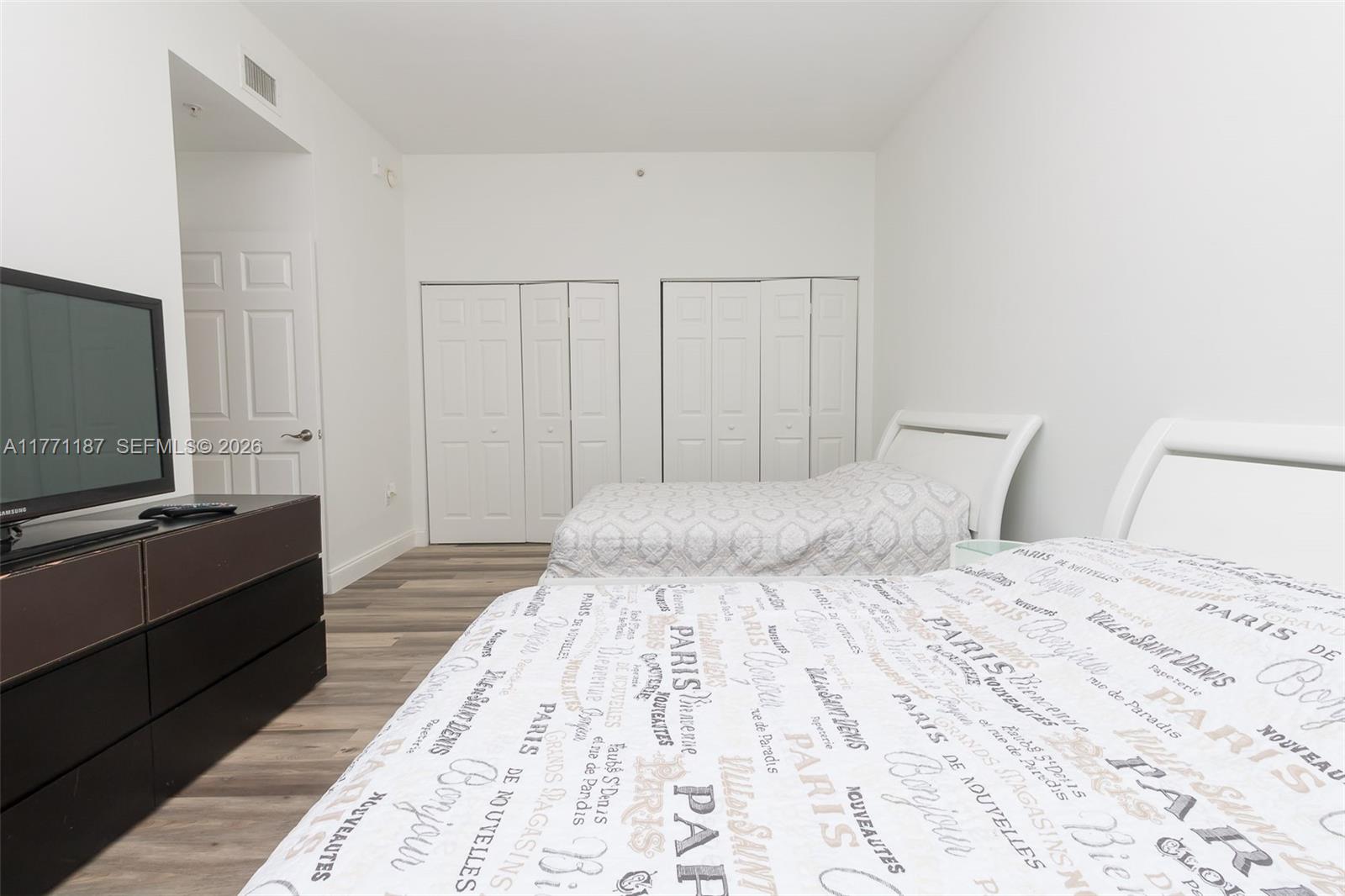 3001 NE 185th St # 113