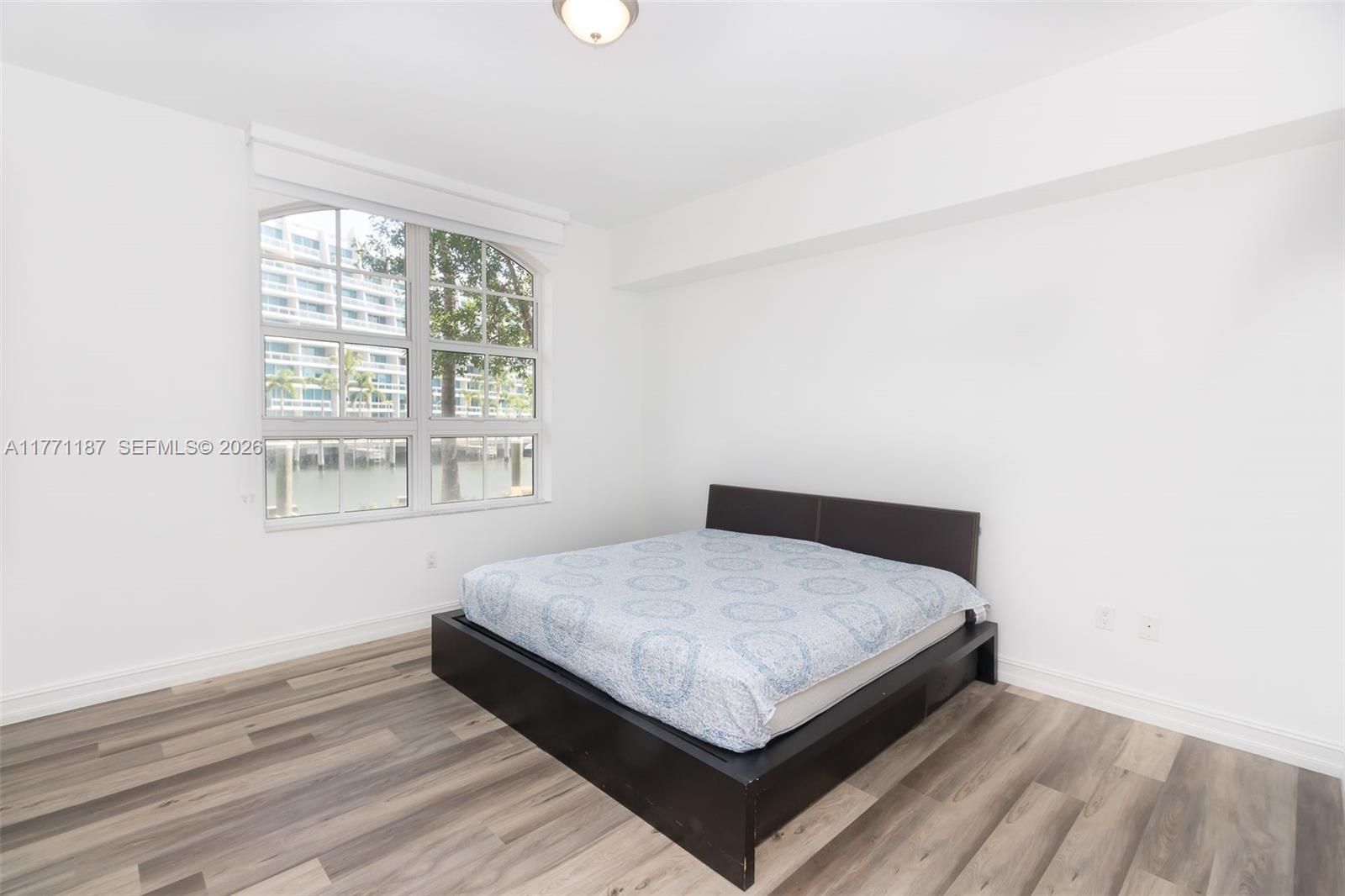 3001 NE 185th St # 113