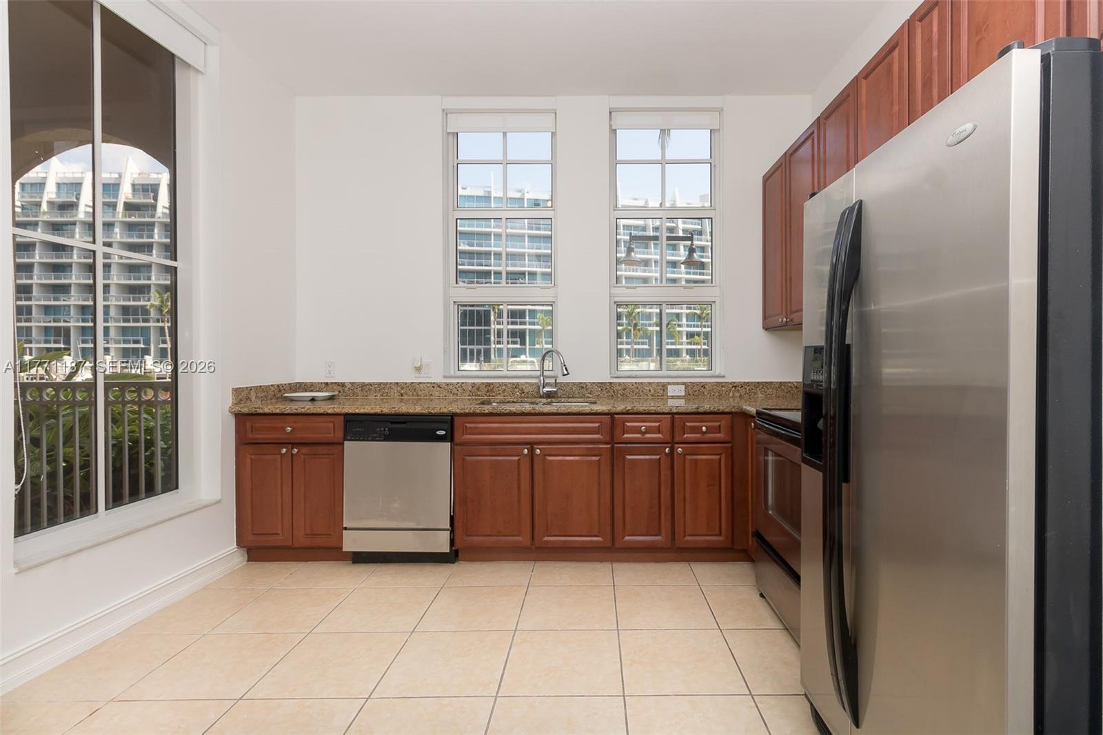 3001 NE 185th St # 113