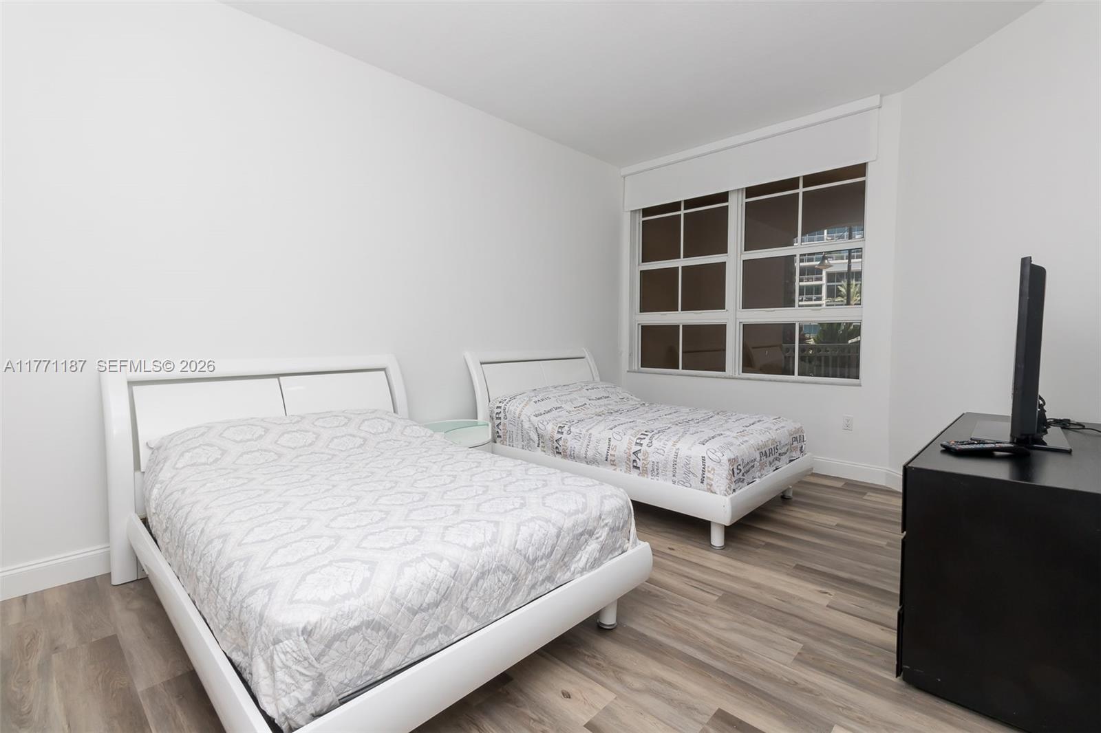 3001 NE 185th St # 113