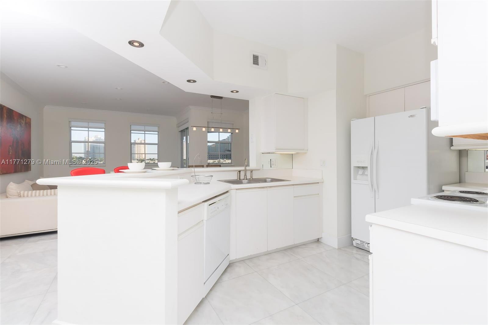 3215 NE 184th St # 14404