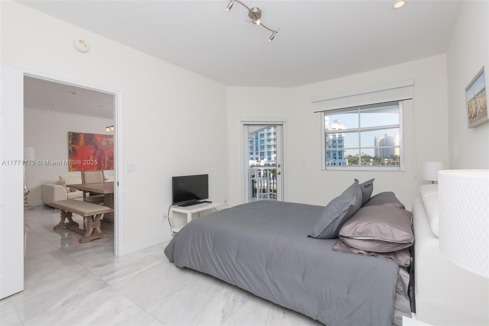 3215 NE 184th St # 14404