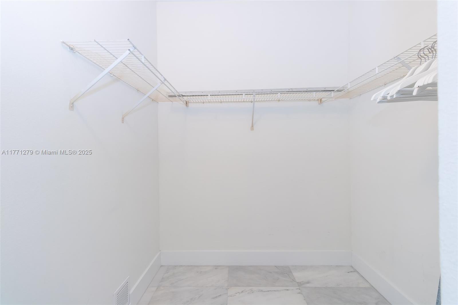 3215 NE 184th St # 14404