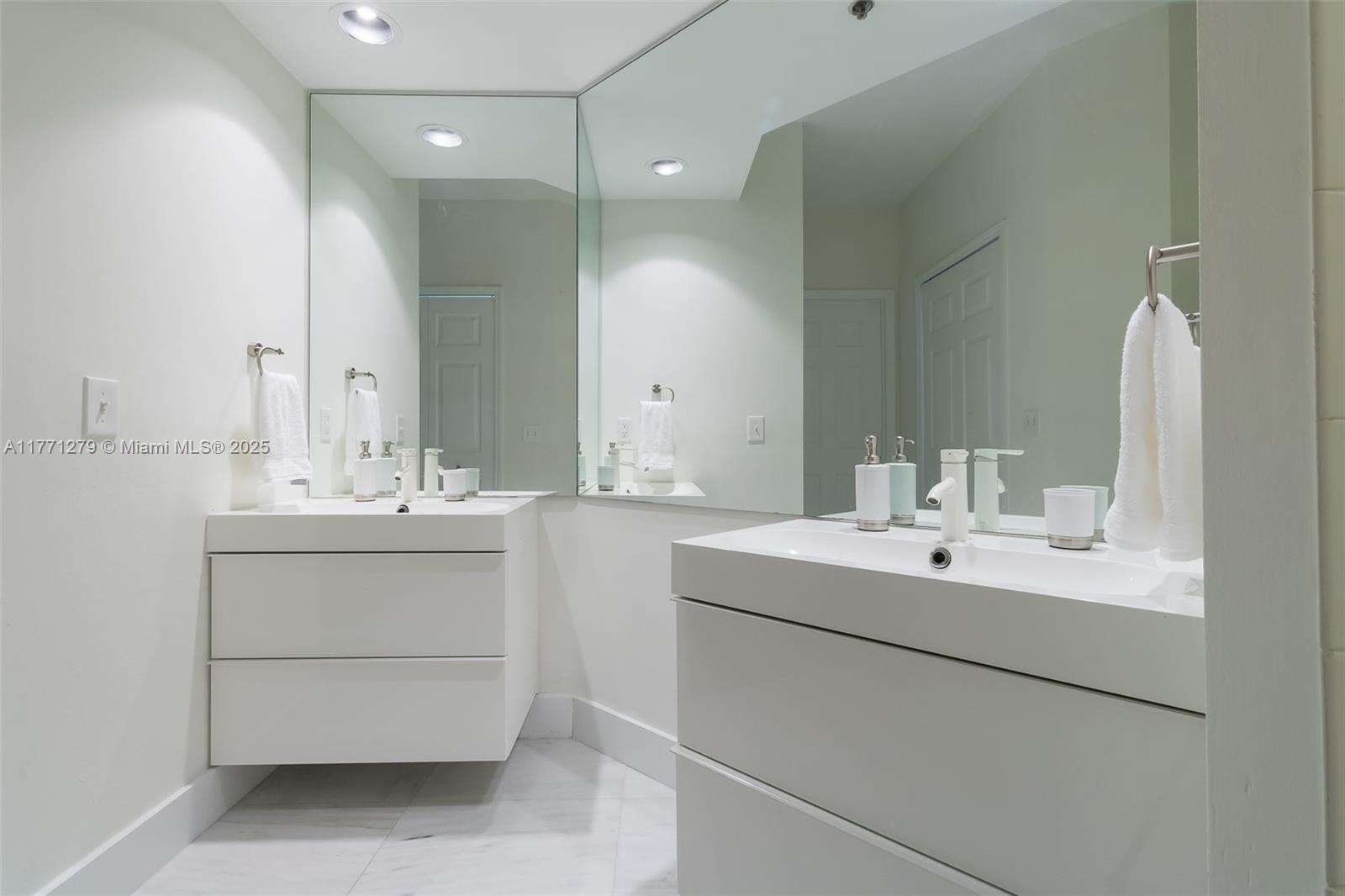 3215 NE 184th St # 14404