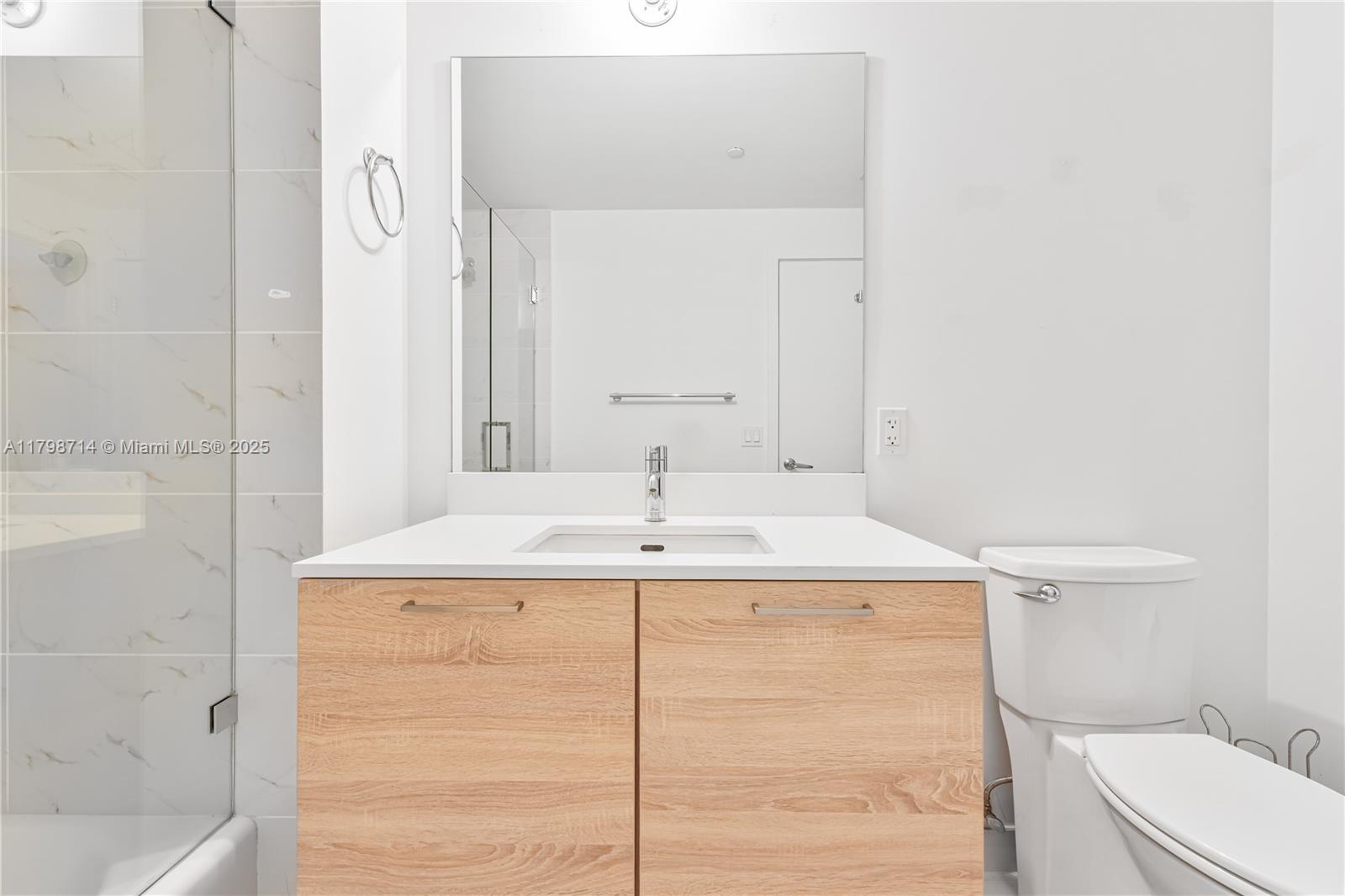 16385 Biscayne Blvd # 404