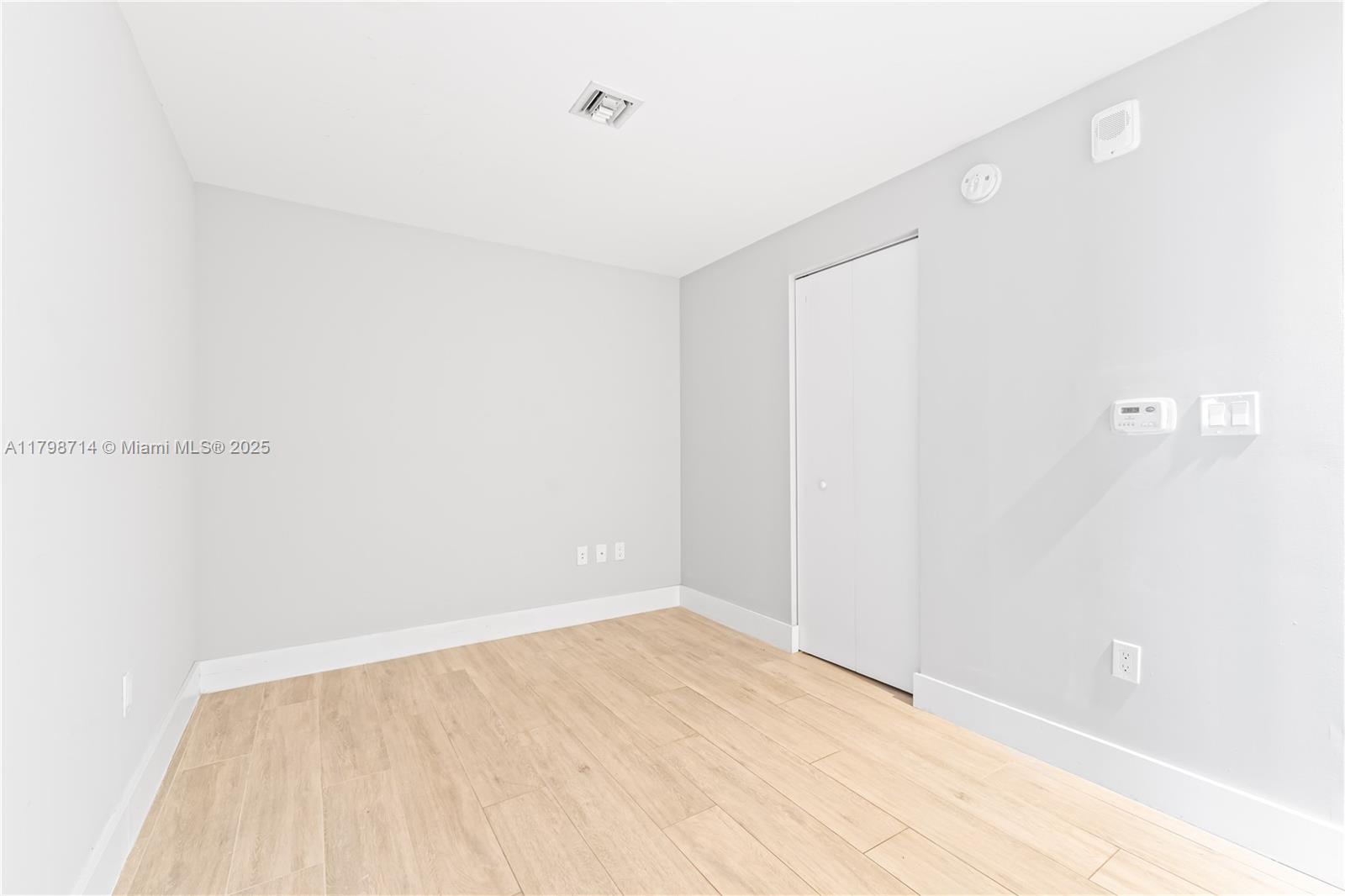 16385 Biscayne Blvd # 404