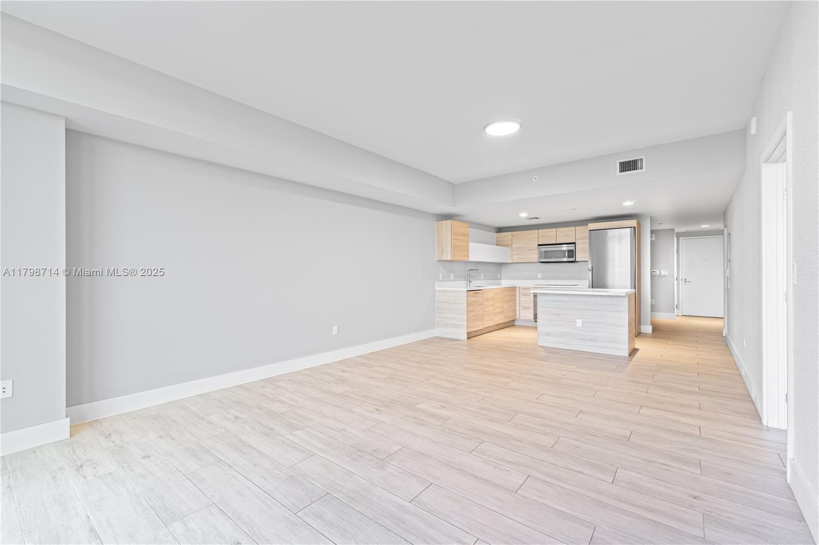 16385 Biscayne Blvd # 404